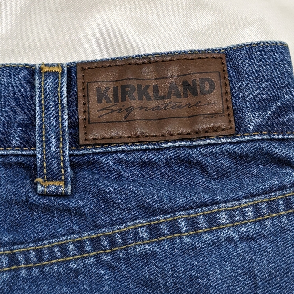 Kirkland Men's 42x34 XL Medium Wash Blue Denim Wash Classic Straight Jeans - Picture 8 of 8